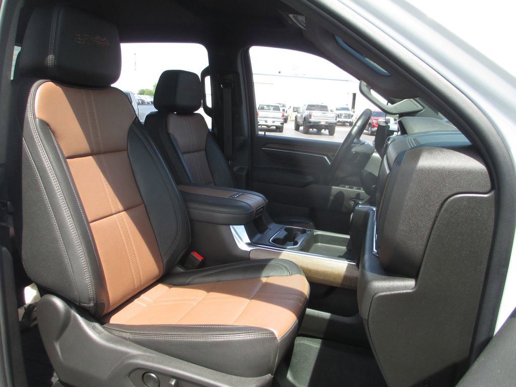 Used 2024 Chevrolet Silverado 3500 High Country w/ Technology Package AWD/4WD image 24