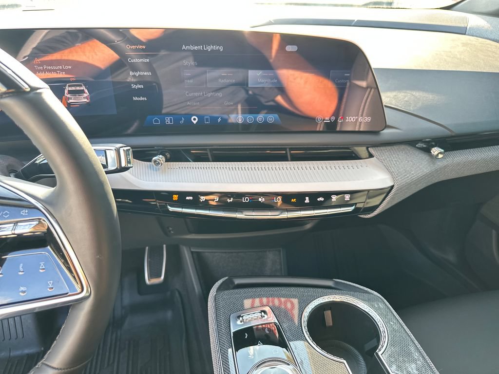 Certified 2025 Cadillac Optiq Sport 1 w/ LPO, Floor Liner Package AWD/4WD image 26