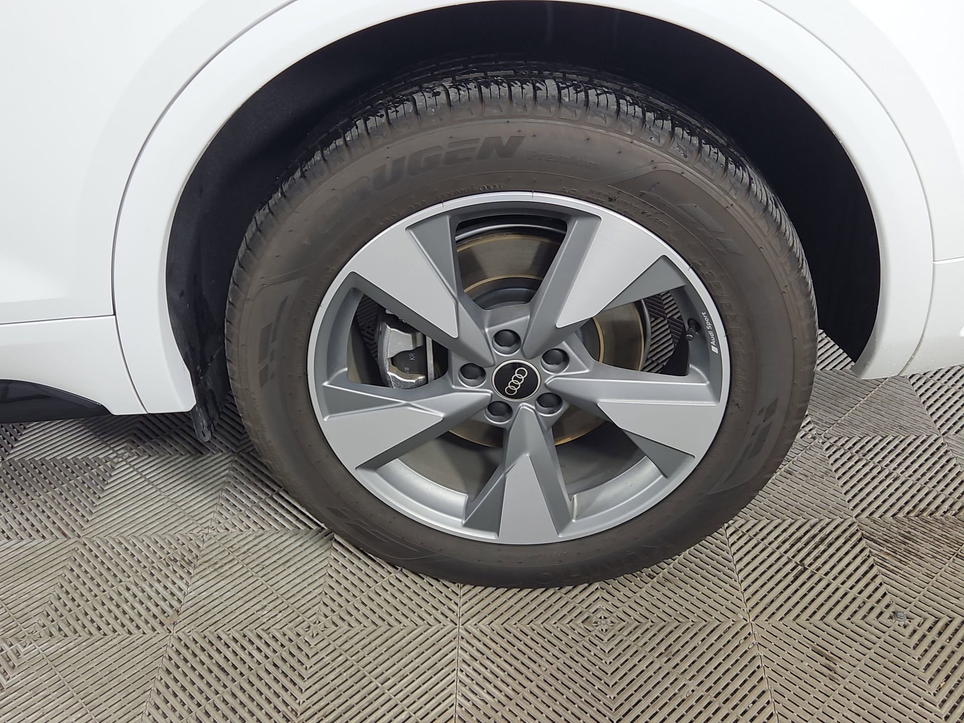 Certified 2025 Audi Q5 2.0T Premium w/ Convenience Plus Package image 12