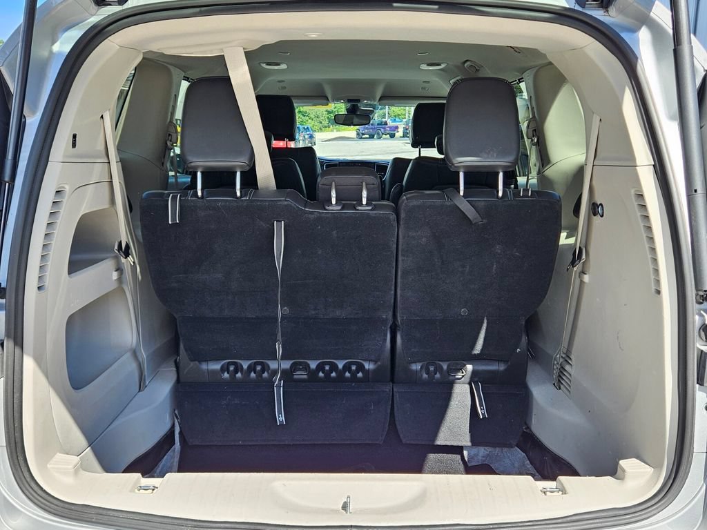Used 2024 Chrysler Pacifica Touring-L FWD image 33