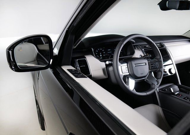 New 2026 Land Rover Discovery Dynamic SE AWD/4WD image 24