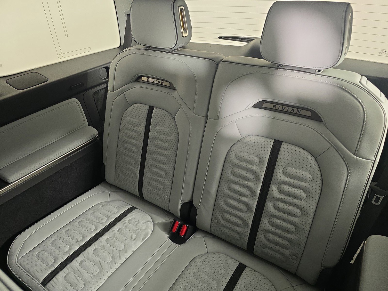 Used 2023 Rivian R1S Launch Edition image 22