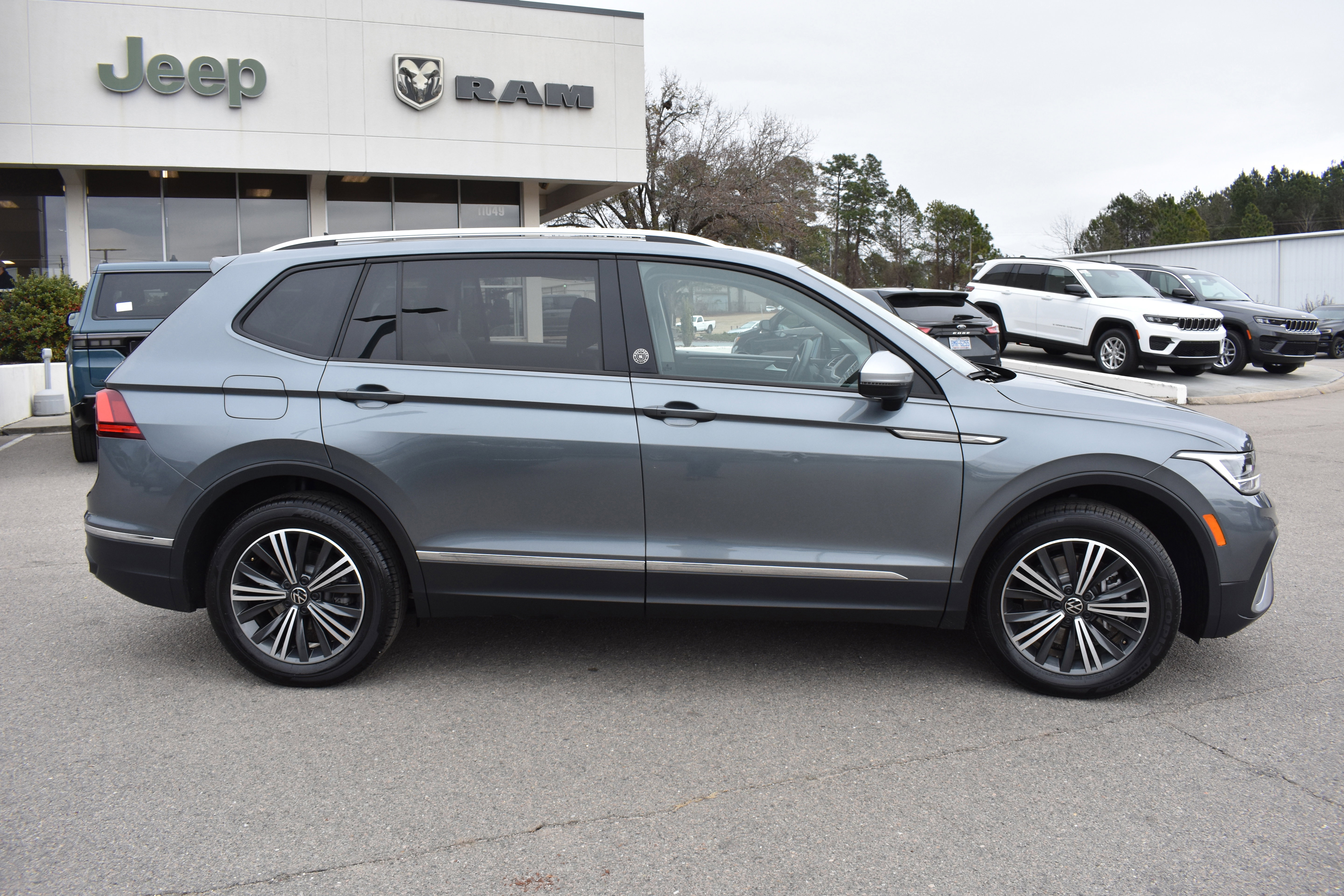 Used 2024 Volkswagen Tiguan Wolfsburg Edition image 10