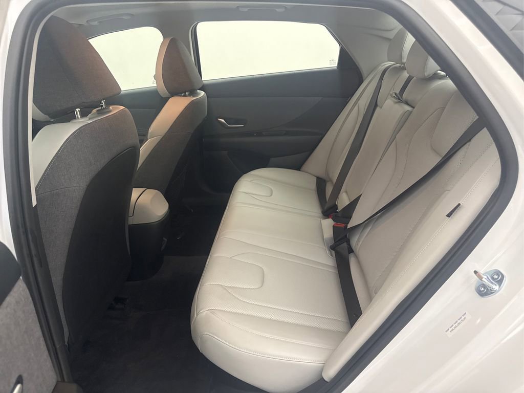 Used 2025 Hyundai Elantra Limited FWD image 24