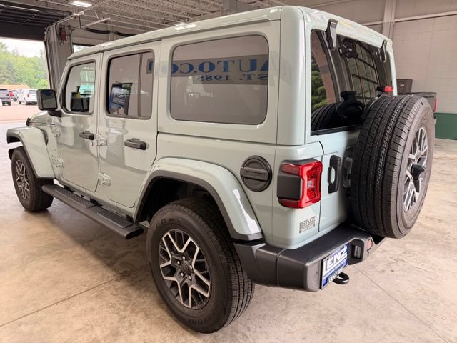 Used 2024 Jeep Wrangler Unlimited Sahara w/ Technology Group AWD/4WD image 6