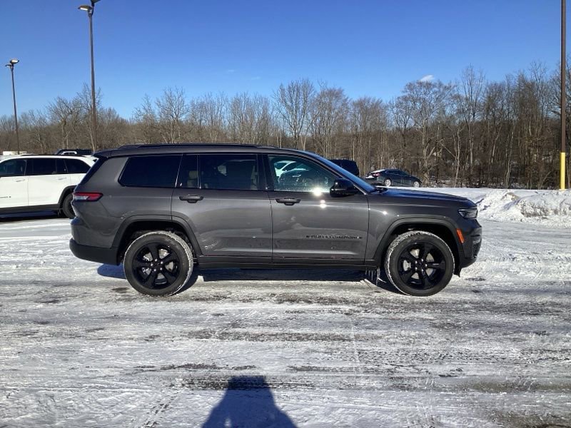 New 2025 Jeep Grand Cherokee L Limited w/ Black Appearance Package AWD/4WD image 8