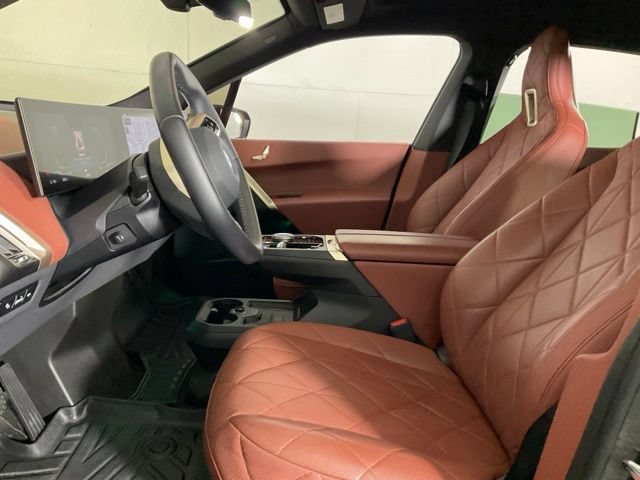 Used 2023 BMW iX xDrive50 w/ Sport Package AWD/4WD image 26
