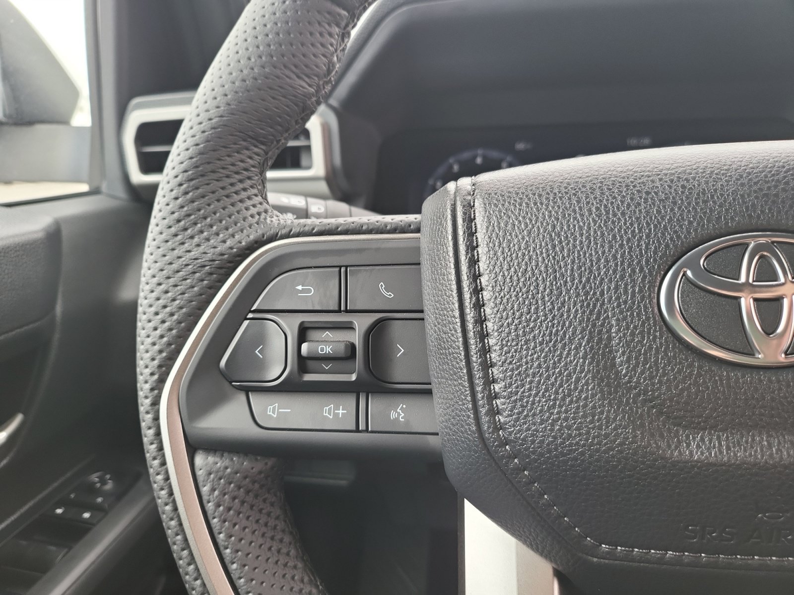 New 2024 Toyota Tacoma TRD Sport w/ TRD Sport Premium Package AWD/4WD image 30