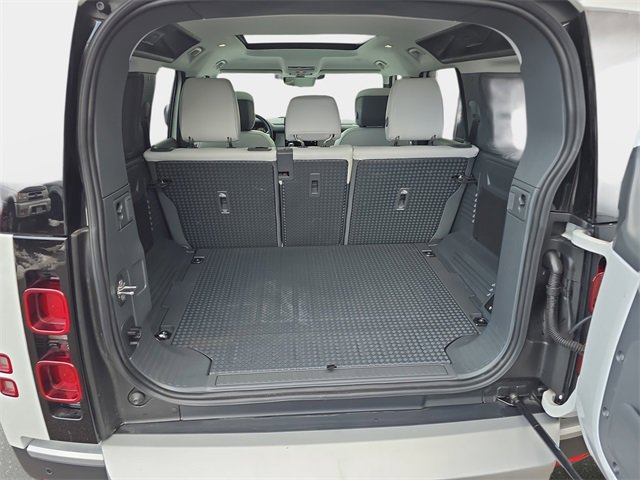 Used 2025 Land Rover Defender 110 S image 14