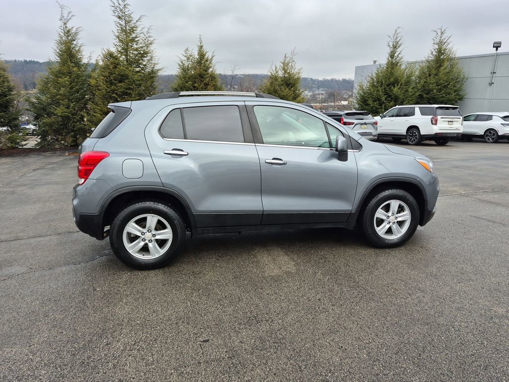 Used 2019 Chevrolet Trax LT w/ LT Convenience Package image 16