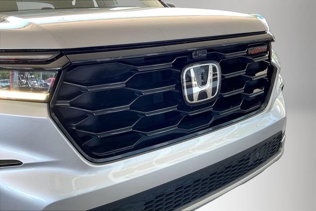 Used 2025 Honda Pilot TrailSport image 28