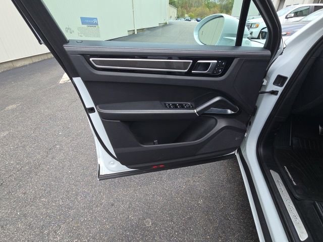 Used 2023 Porsche Cayenne Turbo AWD/4WD image 21