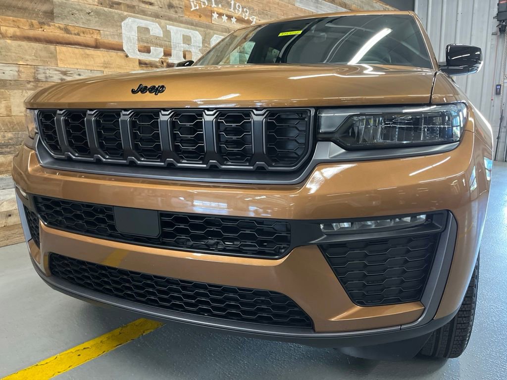 New 2026 Jeep Grand Cherokee Limited w/ Limited Altitude Package AWD/4WD image 9