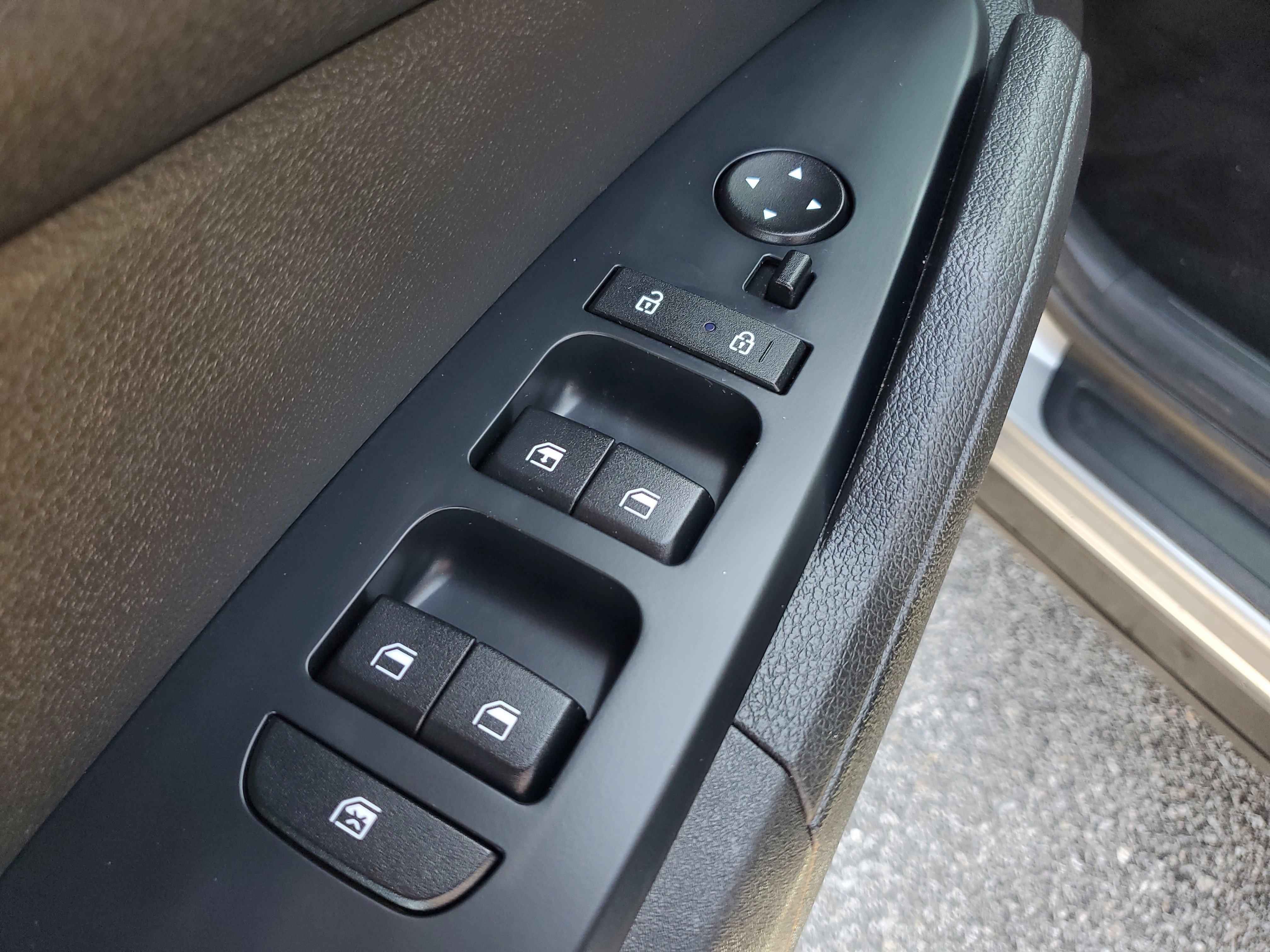 Used 2025 Kia Sportage LX image 18