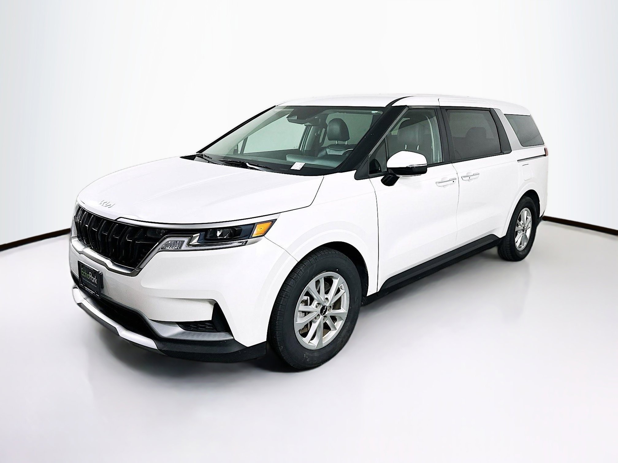 Used 2024 Kia Carnival LX image 3