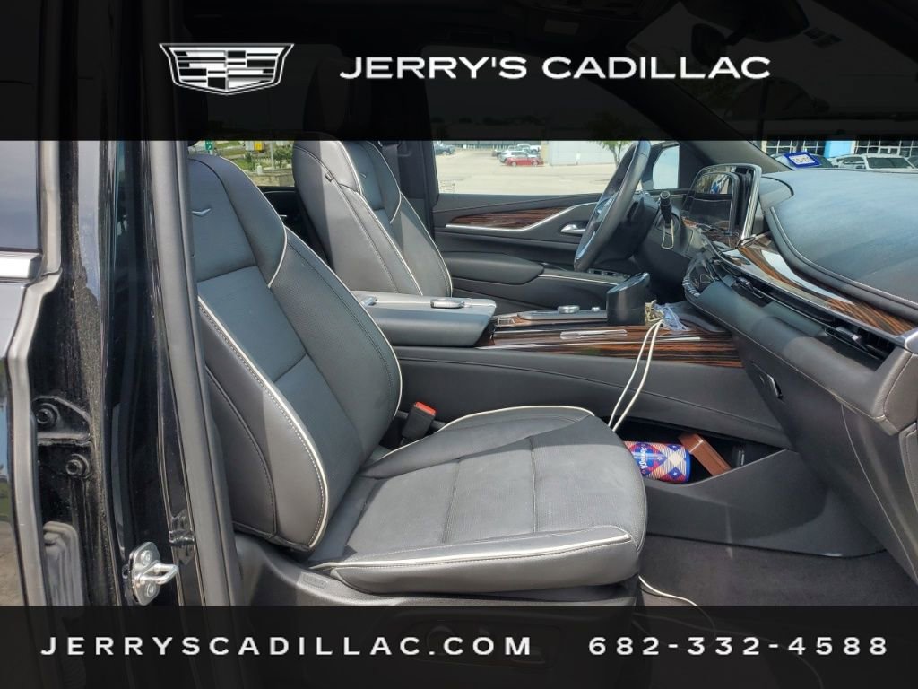 Used 2023 Cadillac Escalade Premium Luxury AWD/4WD image 8