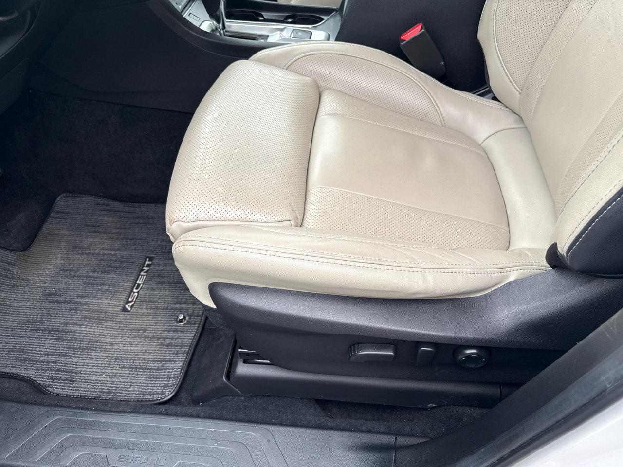 Used 2023 Subaru Ascent Limited image 8