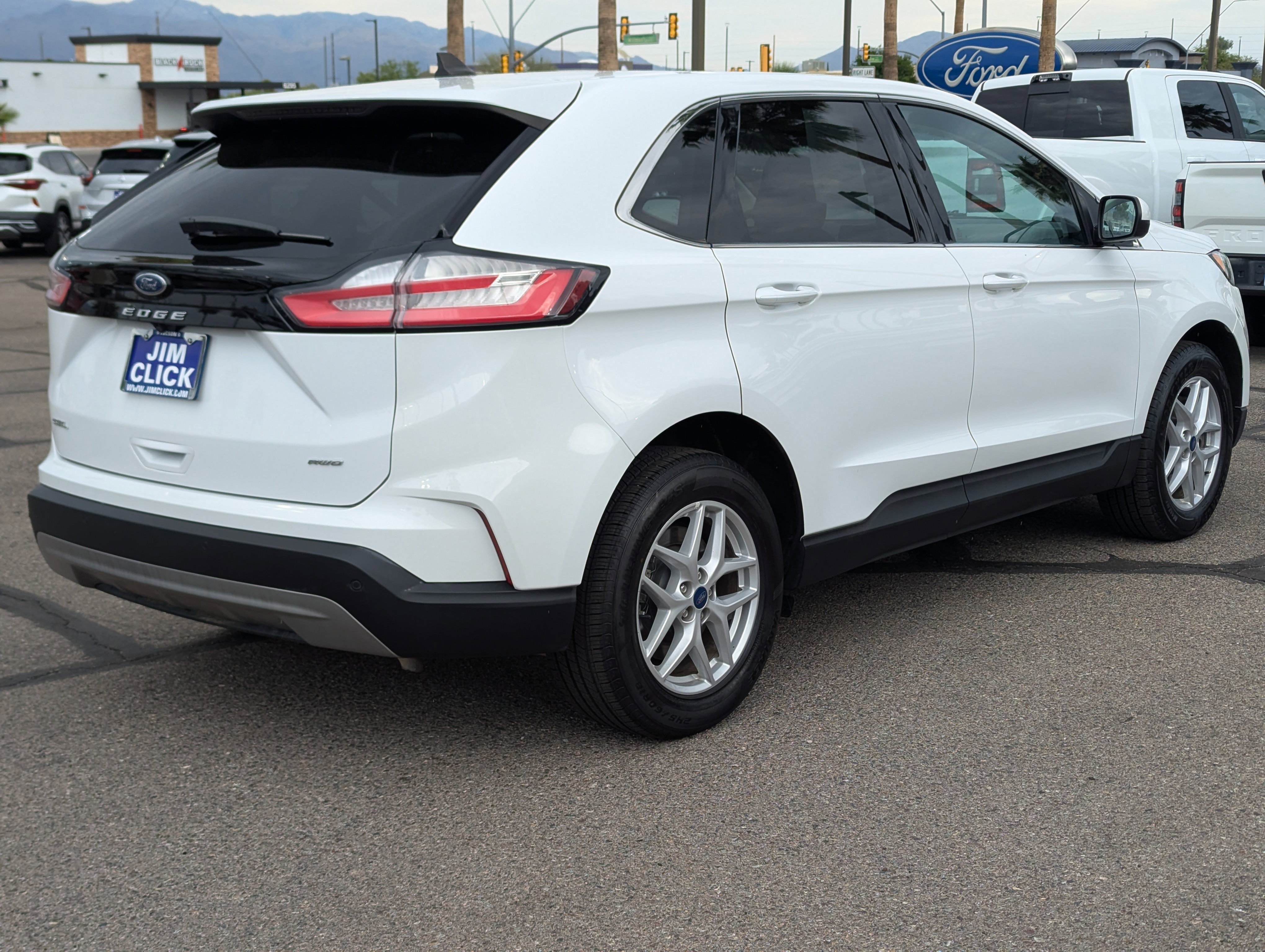 Used 2022 Ford Edge SEL image 2