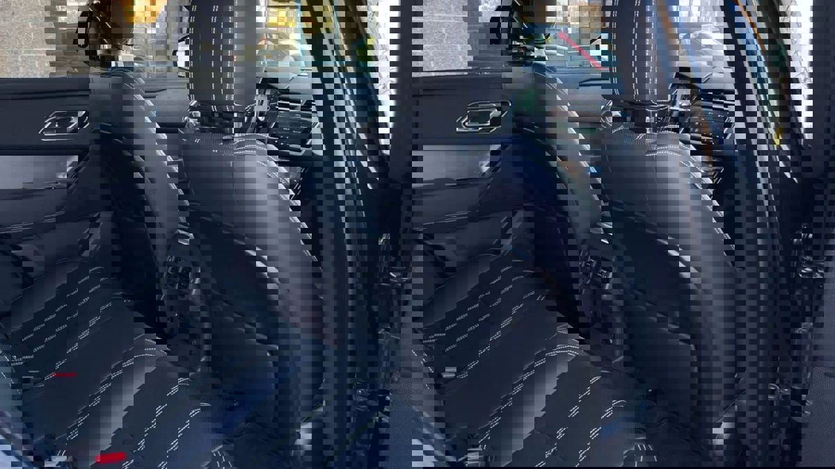 Used 2019 Land Rover Range Rover Velar S image 46