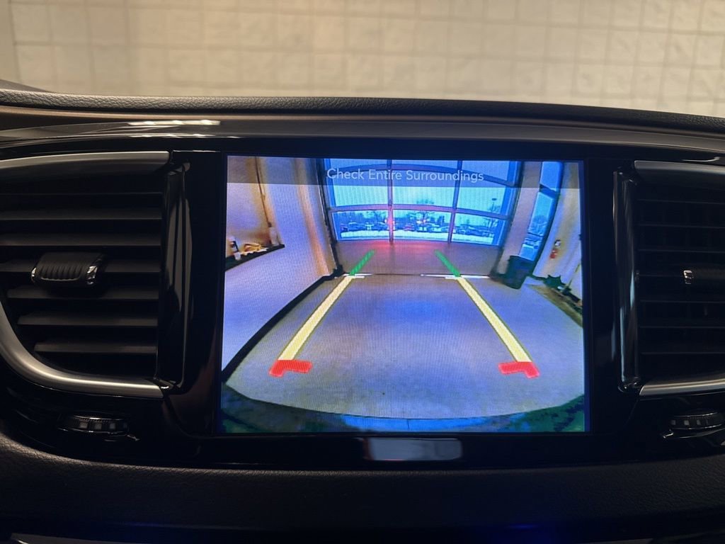 Used 2017 Chrysler Pacifica Touring-L Plus FWD image 11