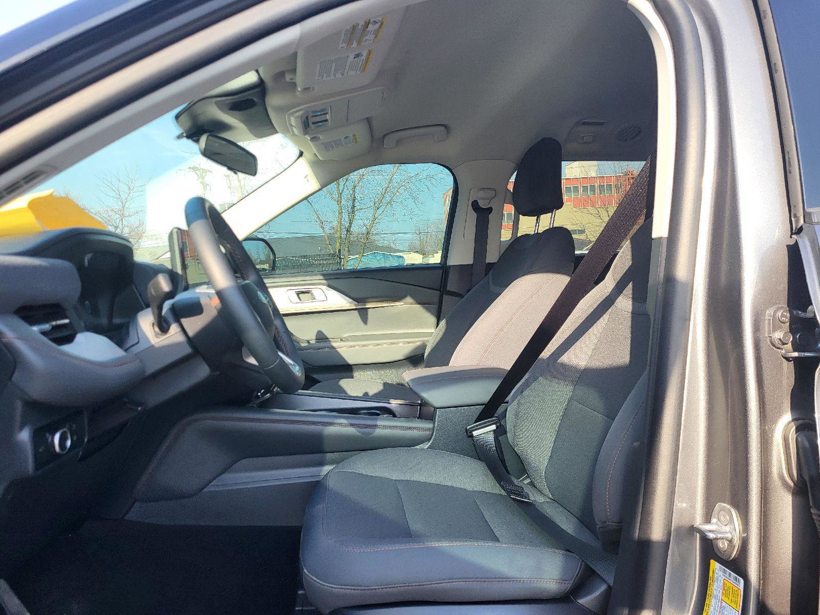 Used 2025 Ford Explorer Active image 9