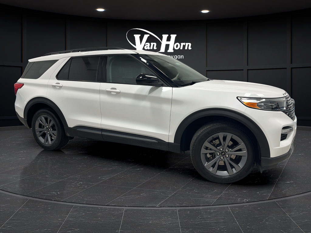 Used 2023 Ford Explorer XLT w/ Equipment Group 202A AWD/4WD image 1
