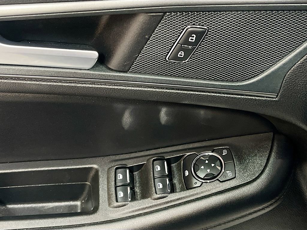 Used 2024 Ford Edge SE image 17