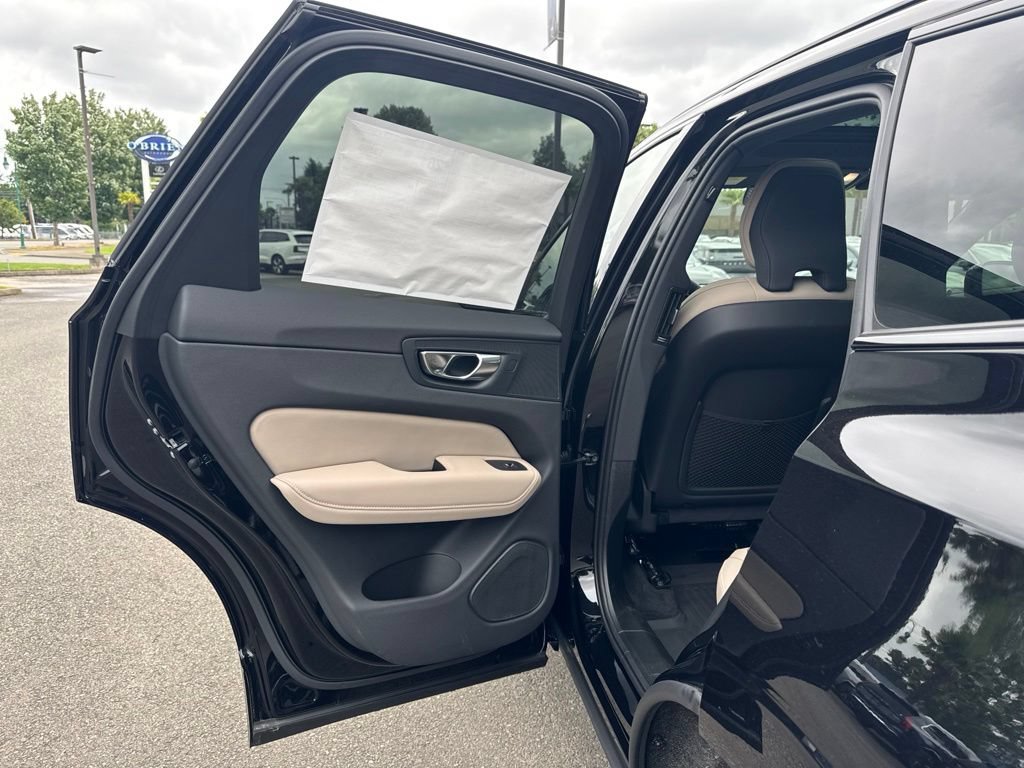 New 2026 Volvo XC60 B5 Plus w/ Protection Package Premier AWD/4WD image 15