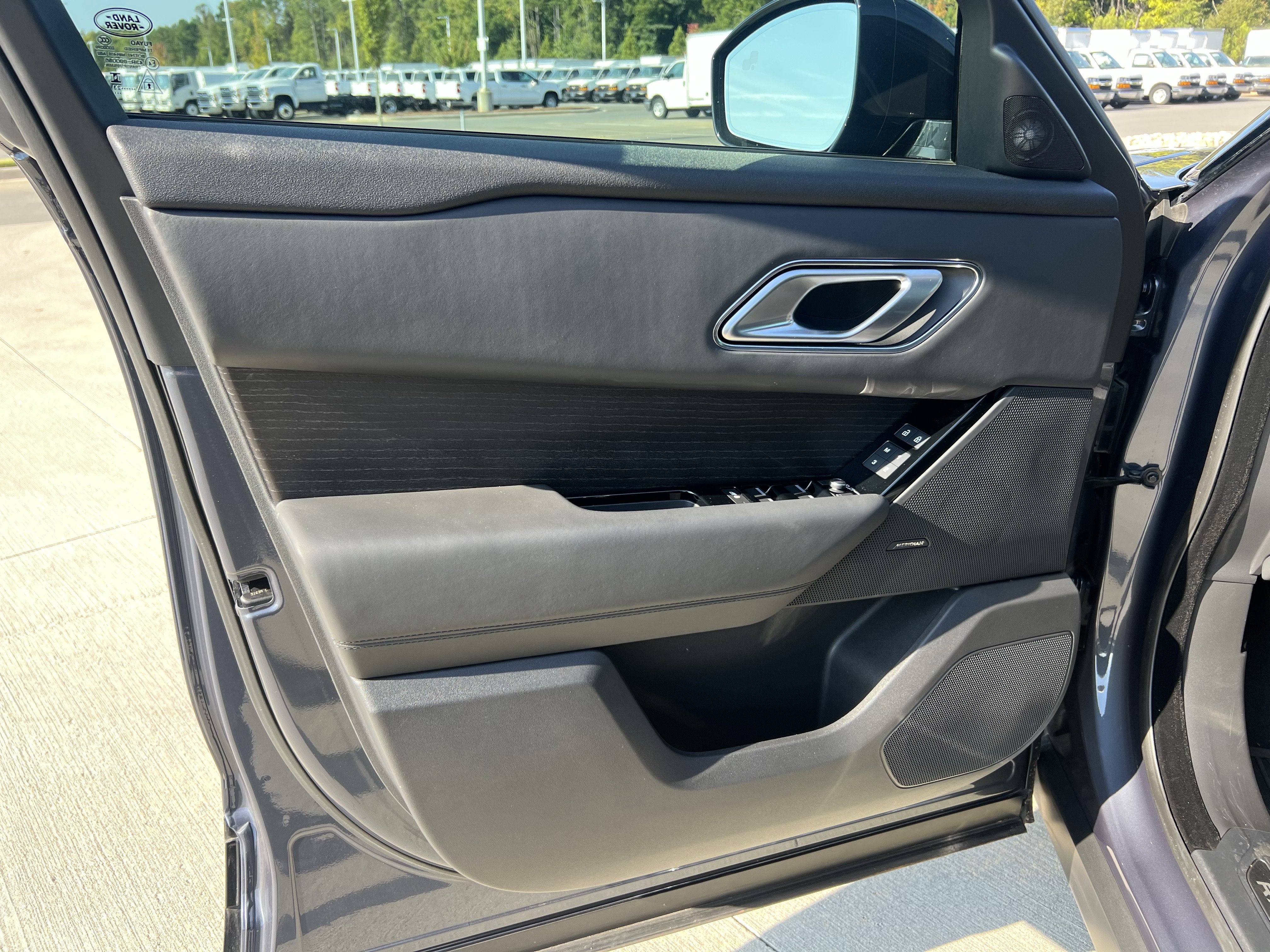 Used 2024 Land Rover Range Rover Velar Dynamic HSE image 13
