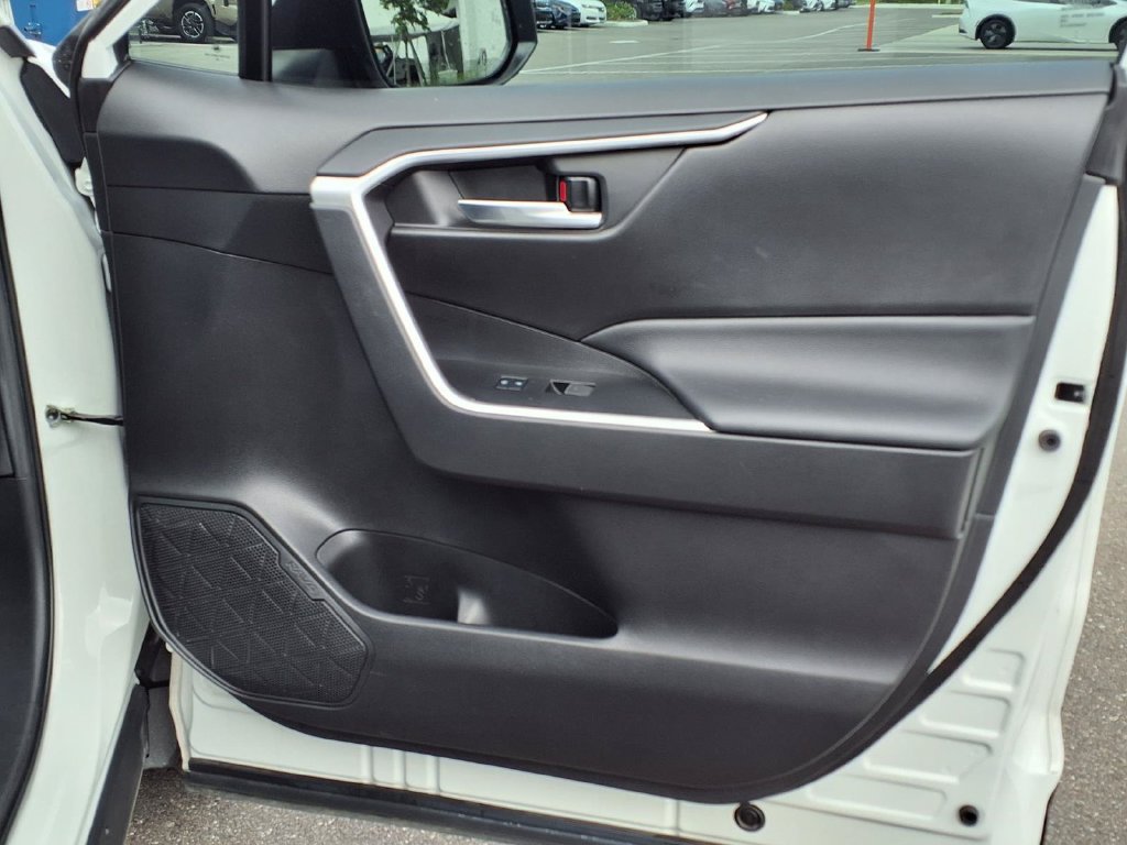 Used 2022 Toyota RAV4 XLE FWD image 13
