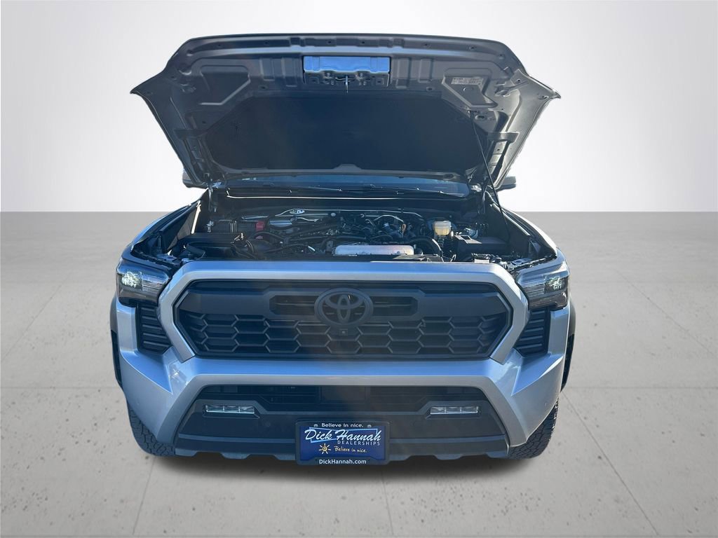 Certified 2024 Toyota Tacoma TRD Off-Road w/ TRD Off Road Premium Package AWD/4WD image 5