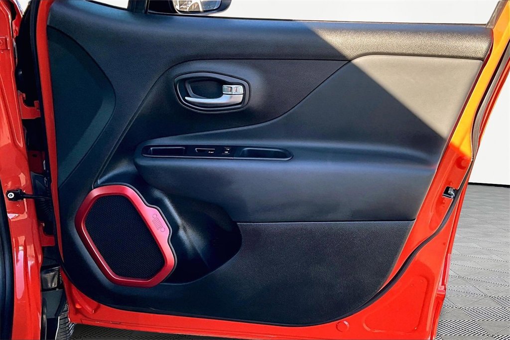 Used 2021 Jeep Renegade Trailhawk image 24