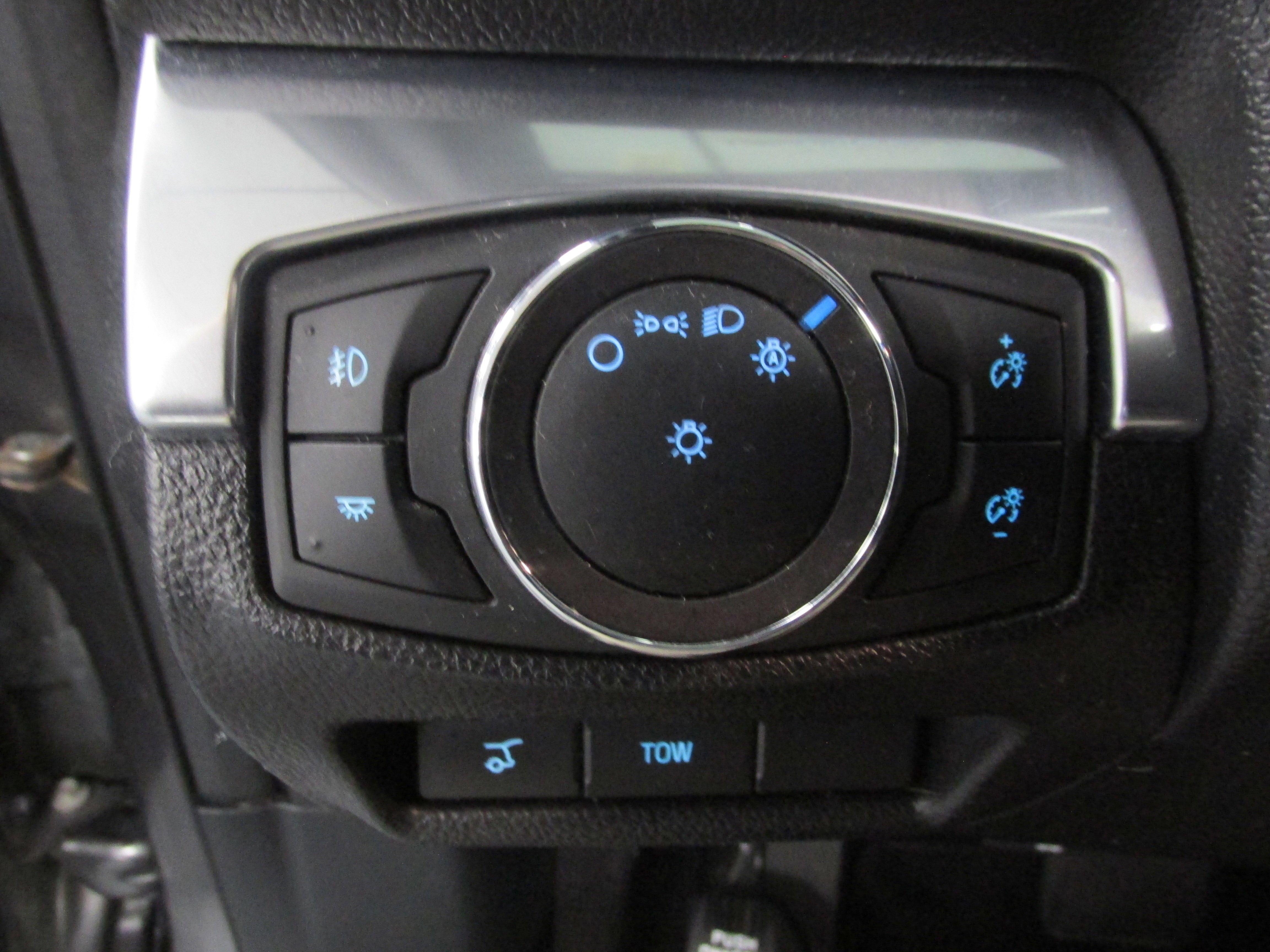 Certified 2019 Ford Explorer Limited w/ Class III Trailer Tow Package image 36