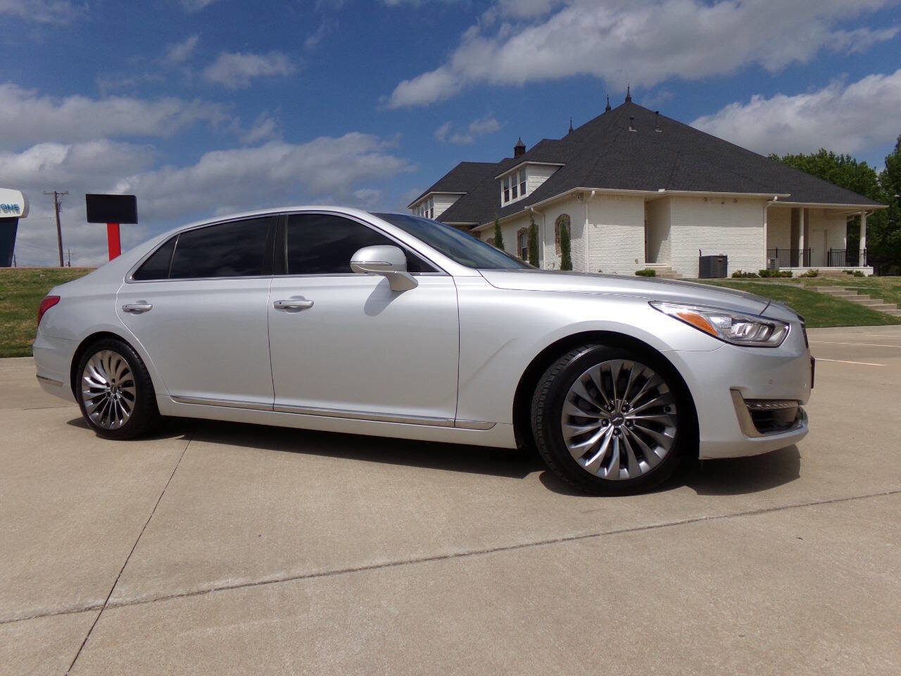 Used 2017 Genesis G90 5.0 Ultimate image 4