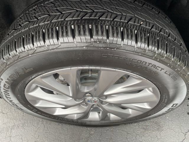 Used 2025 Buick Enclave Preferred AWD/4WD image 29