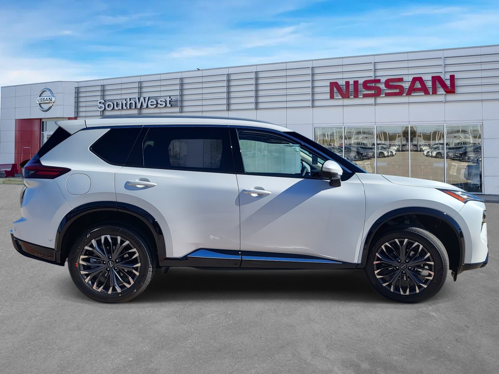 New 2026 Nissan Rogue Platinum image 5