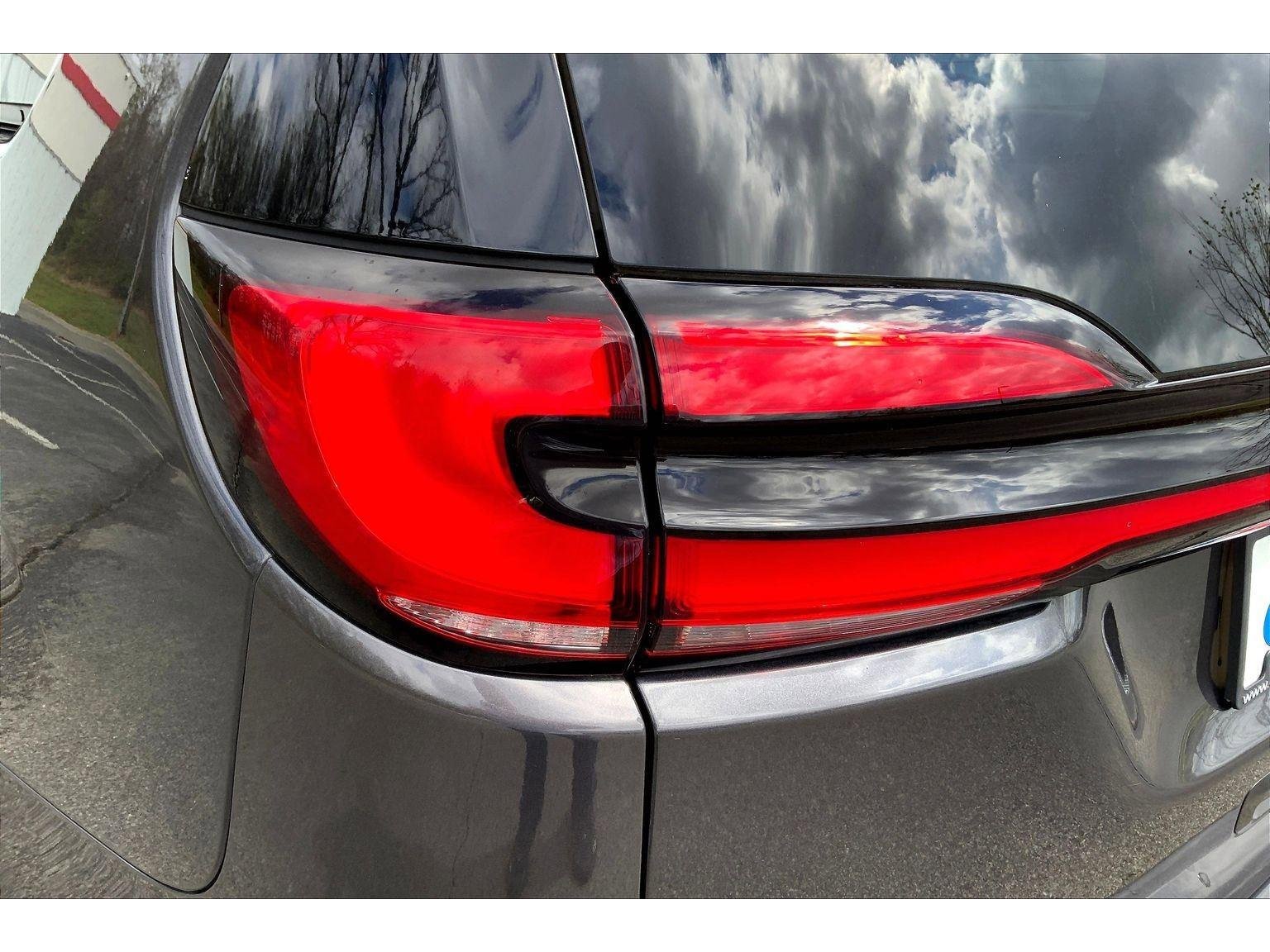 Used 2023 Chrysler Pacifica Touring-L image 28