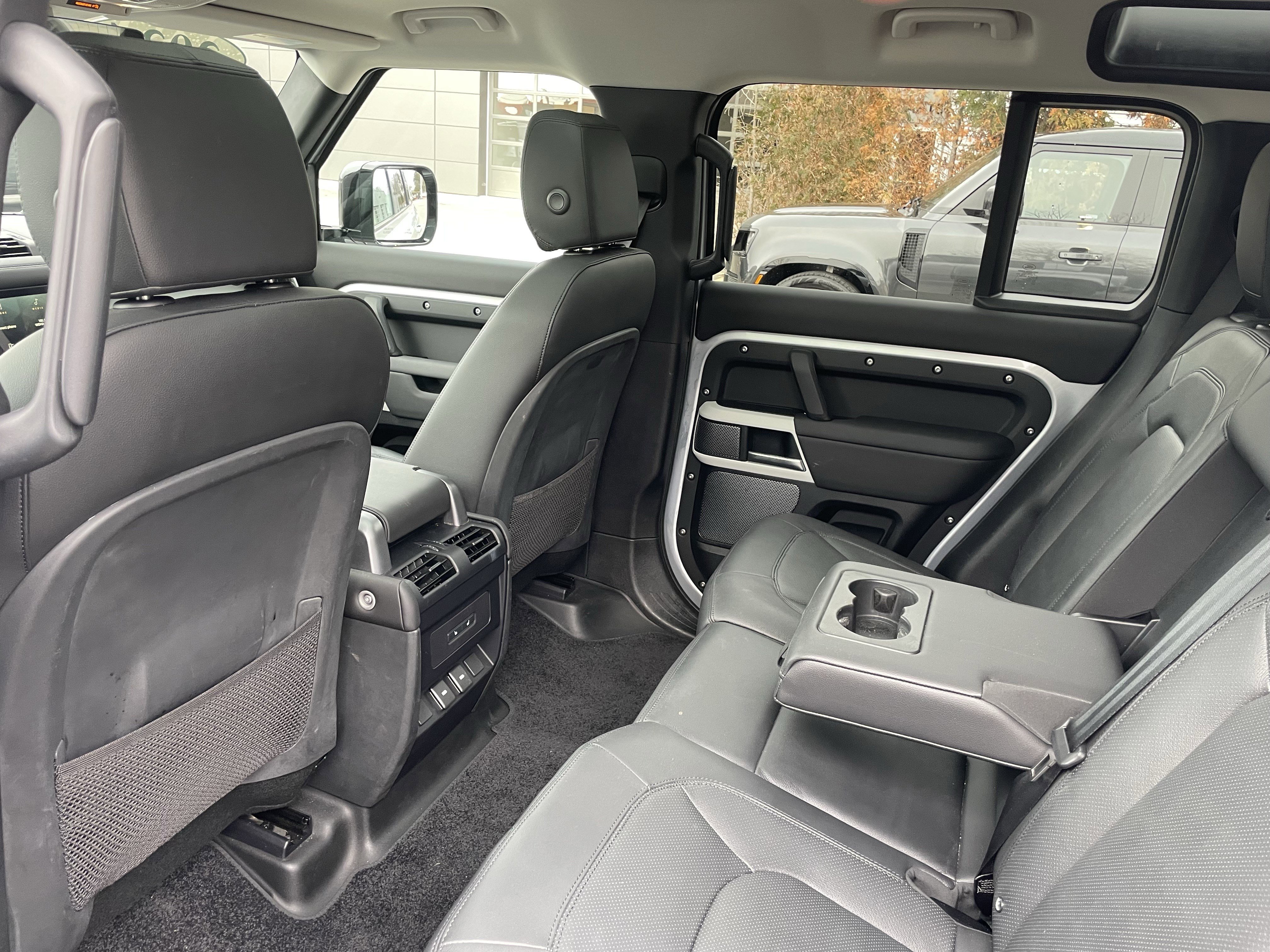 Used 2024 Land Rover Defender 110 S image 30