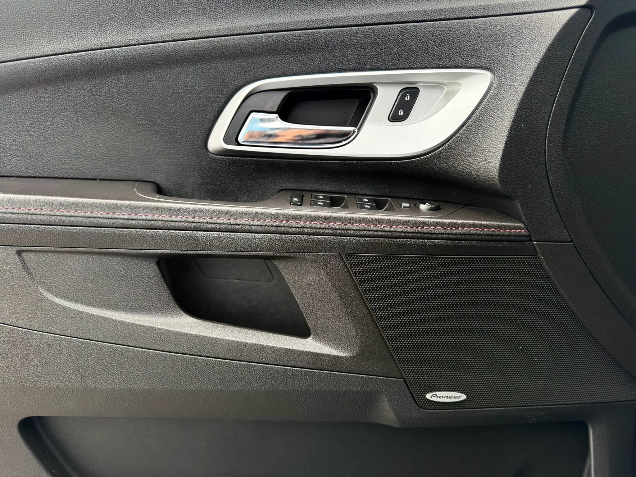 Used 2015 Chevrolet Equinox LT w/ Driver Convenience Package FWD image 32