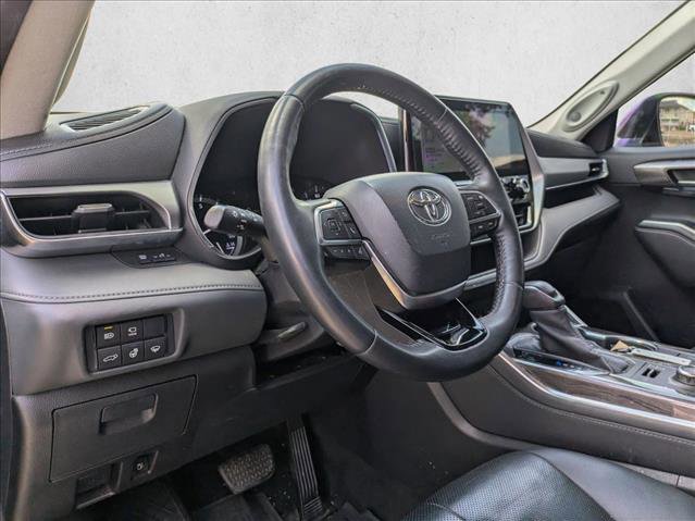 Used 2020 Toyota Highlander Platinum image 9