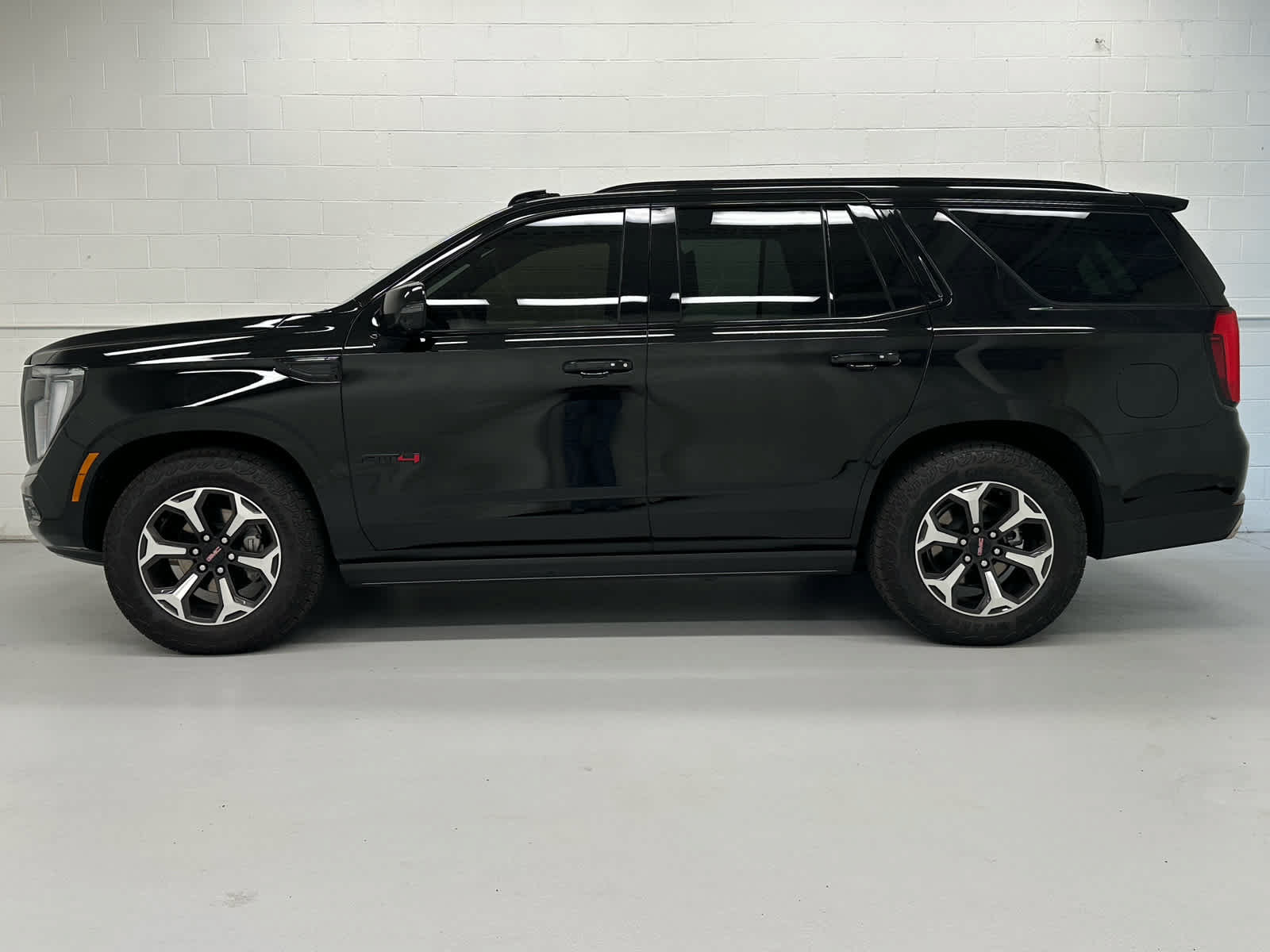 Used 2026 GMC Yukon AT4 Ultimate AWD/4WD image 3