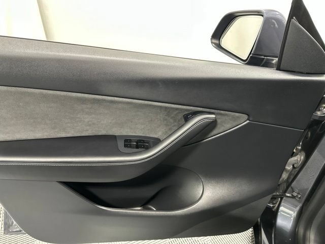 Used 2021 Tesla Model Y Long Range AWD/4WD image 15