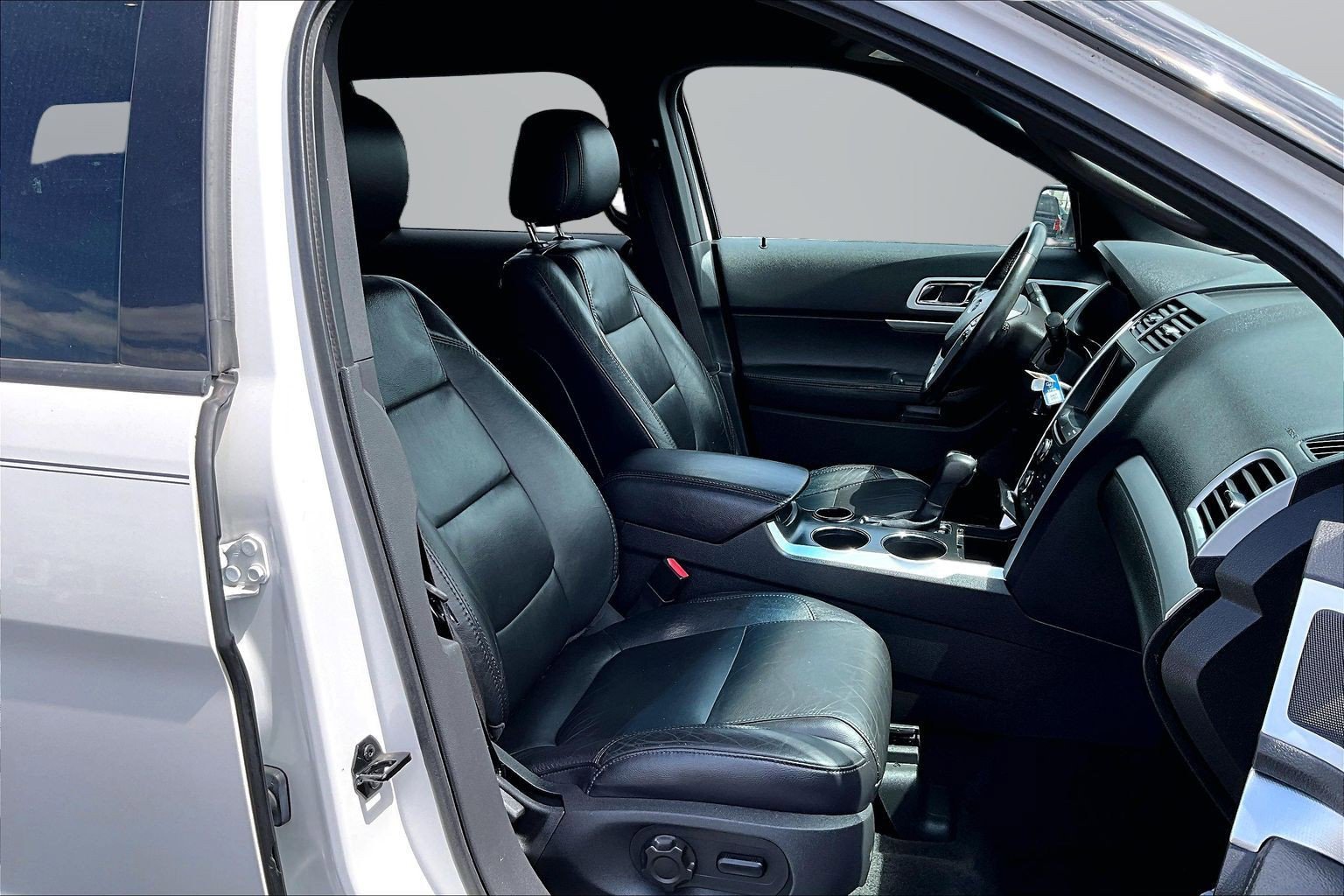Used 2011 Ford Explorer XLT w/ 202A Rapid Spec Order Code FWD image 7