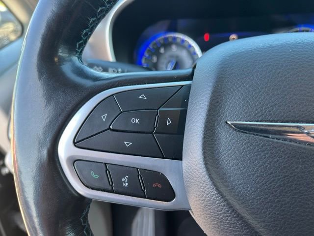 Used 2019 Chrysler Pacifica Touring-L FWD image 16