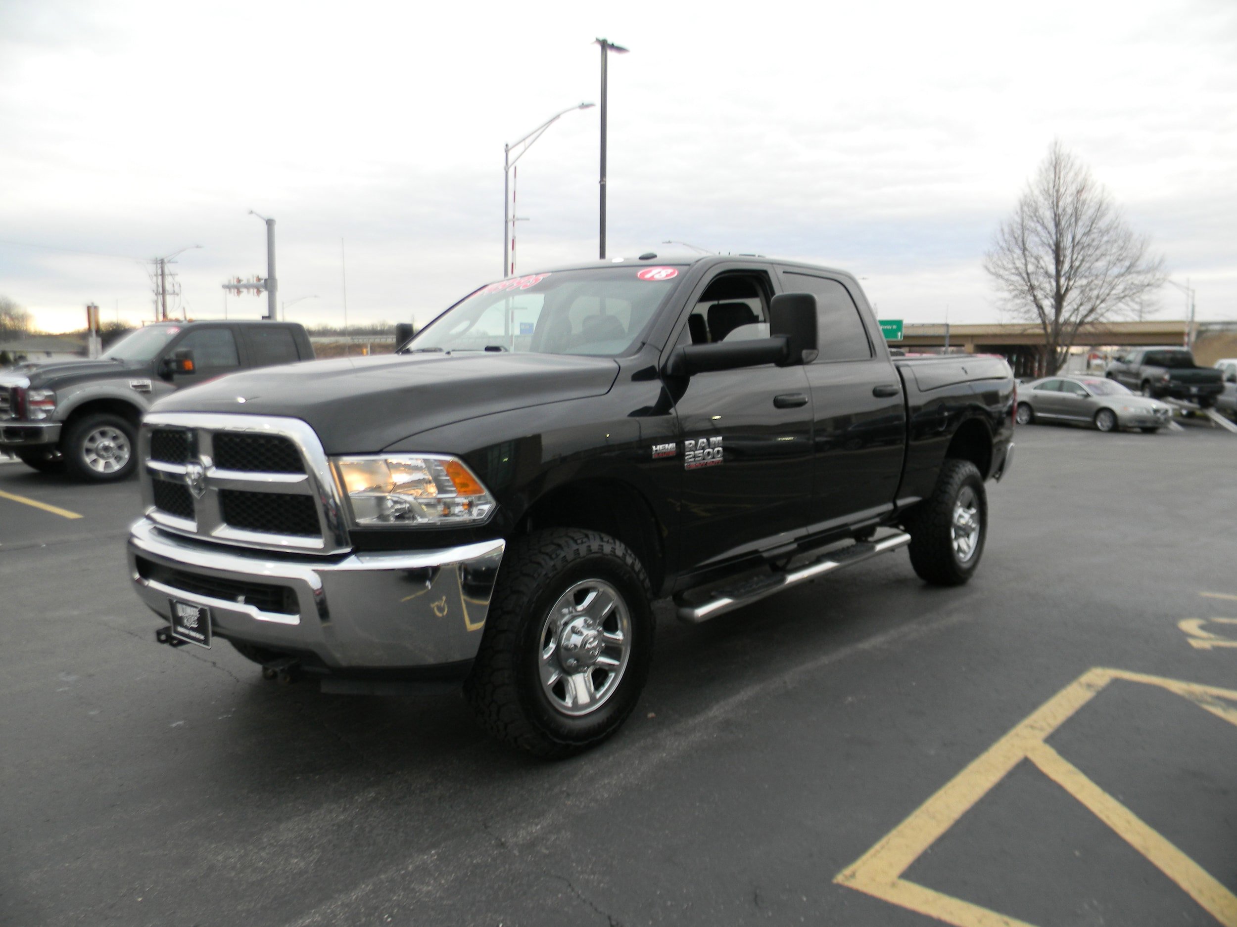 Used 2018 RAM 2500 Tradesman w/ Chrome Appearance Group AWD/4WD image 3