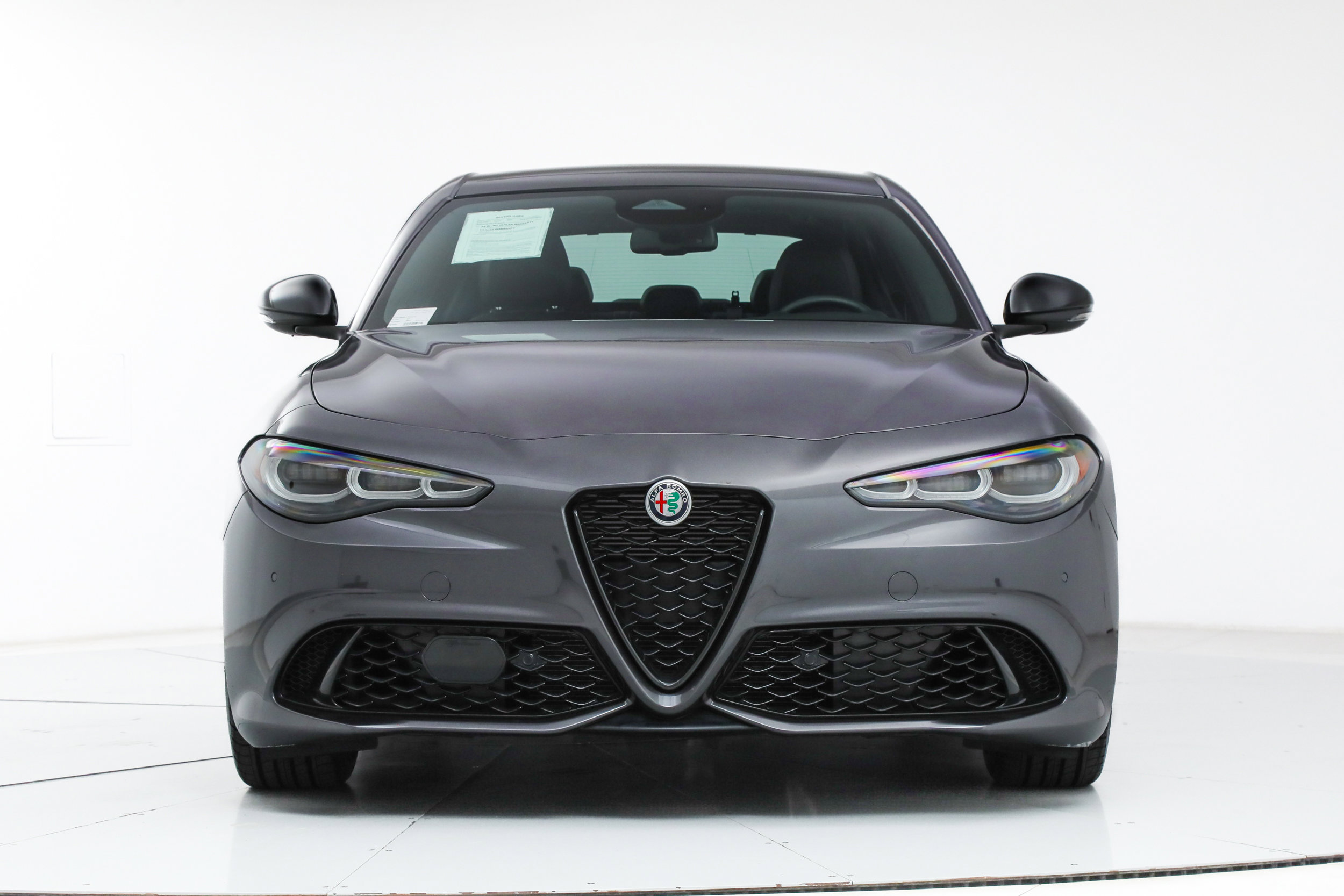 Used 2025 Alfa Romeo Giulia w/ Driving Assist Package image 8