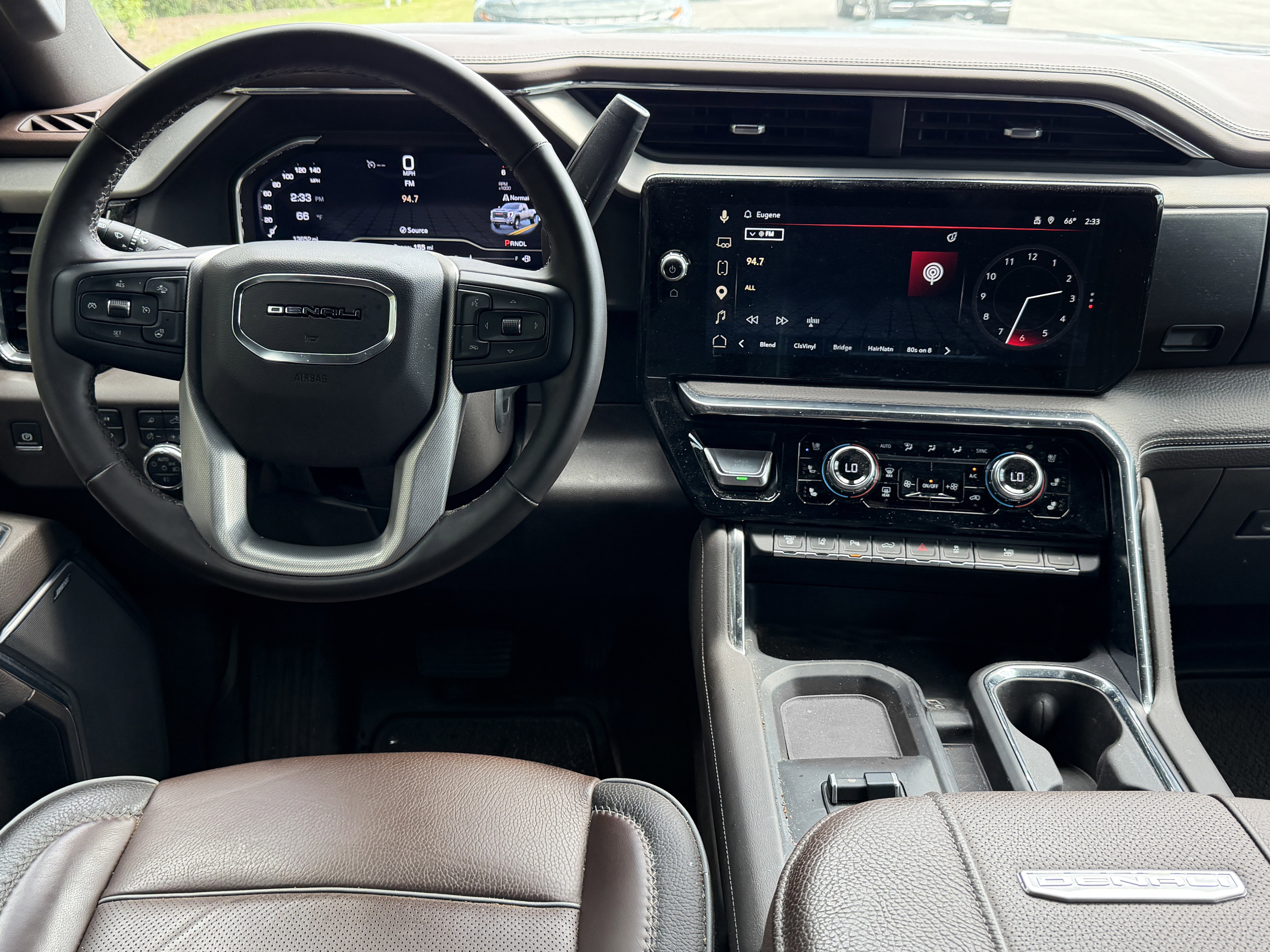 Used 2025 GMC Sierra 3500 Denali w/ Denali Reserve Package AWD/4WD image 27