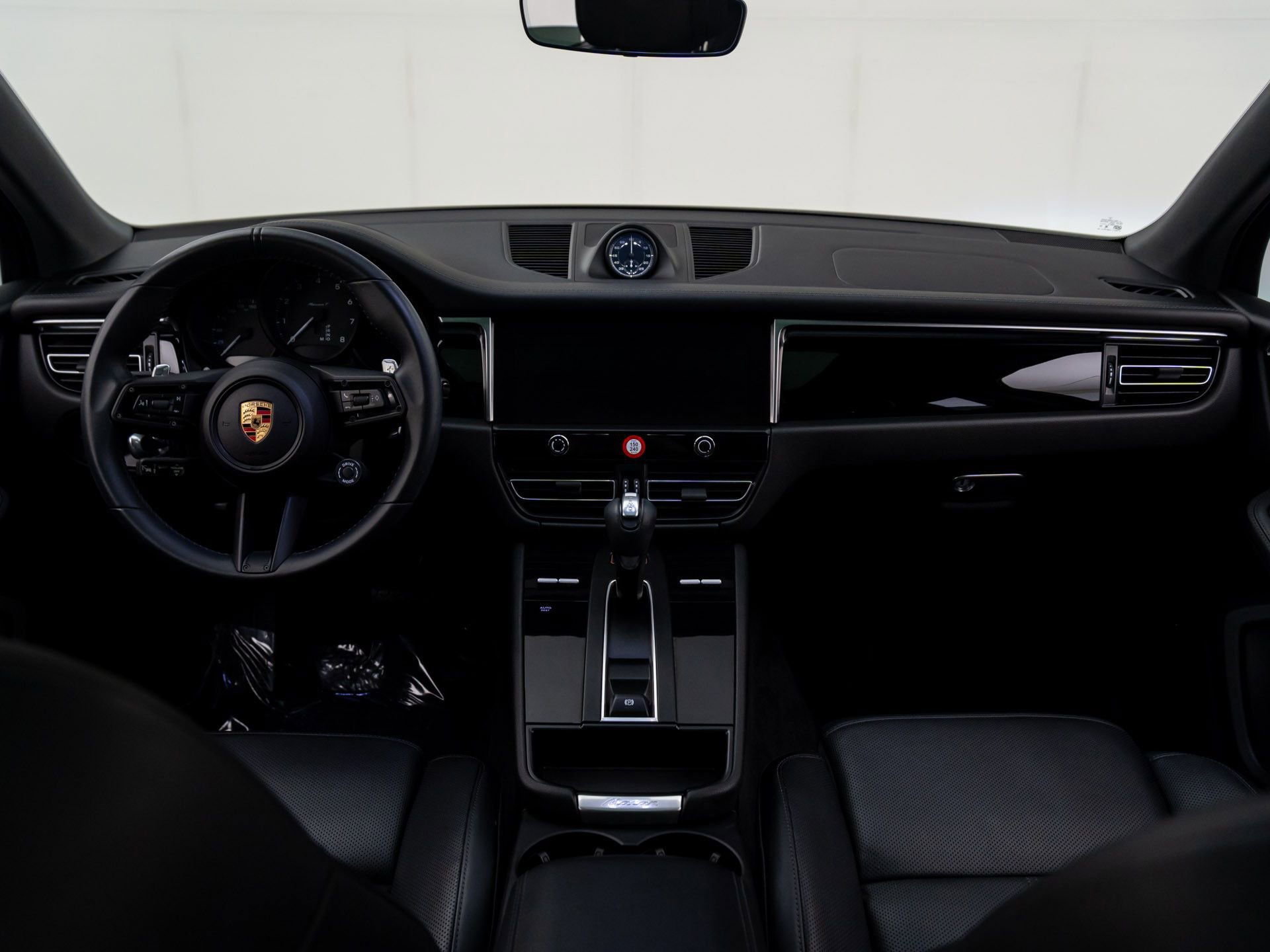 Certified 2024 Porsche Macan Turbo image 11