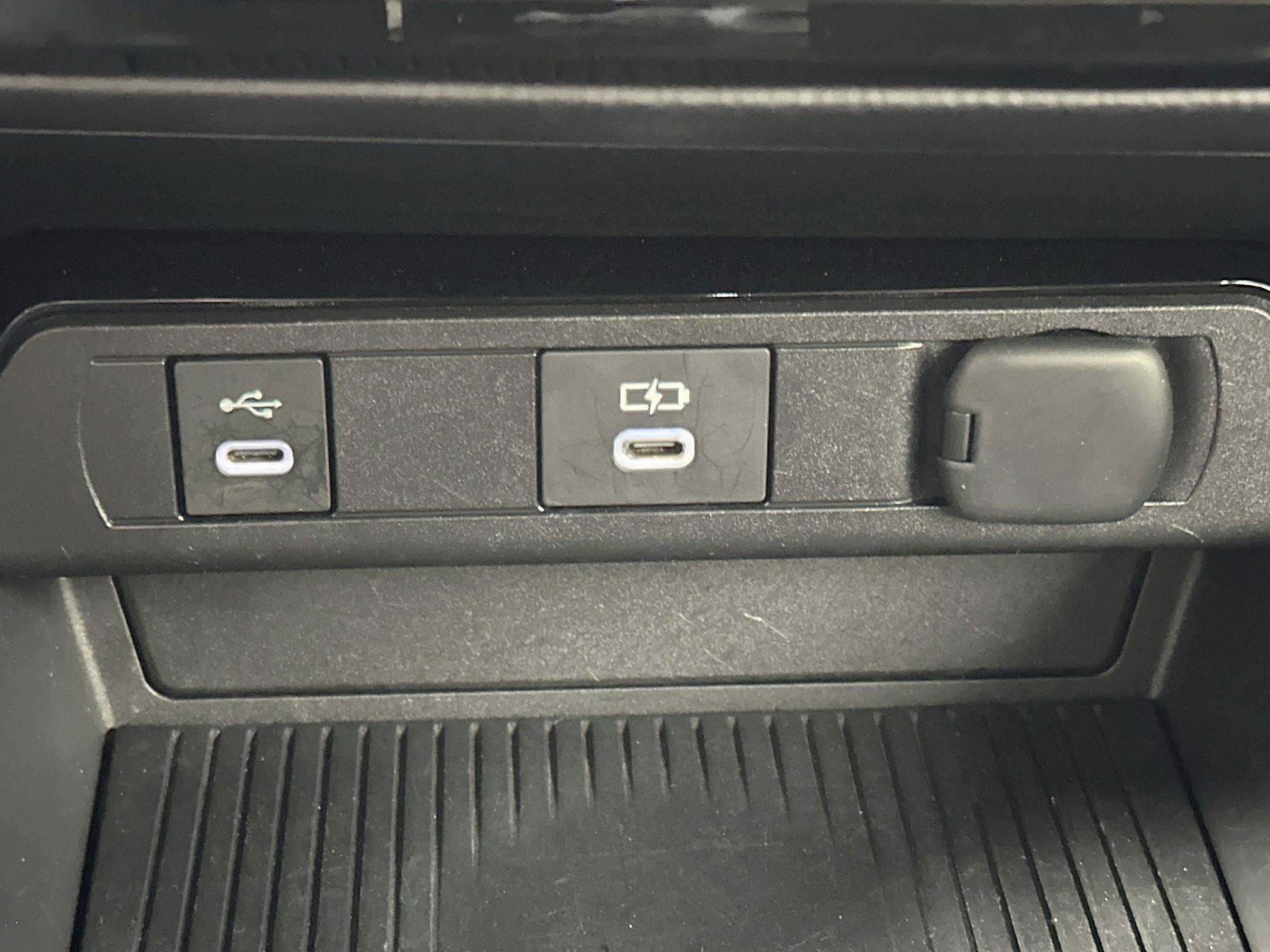 Used 2024 Toyota Prius LE FWD image 26