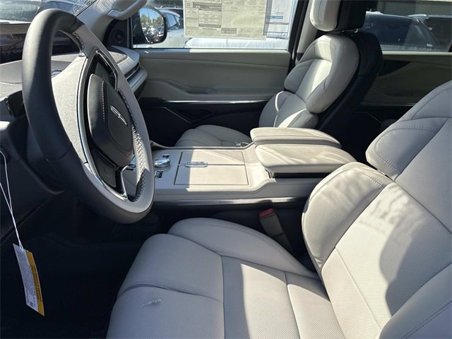 New 2025 Lincoln Navigator Reserve image 24